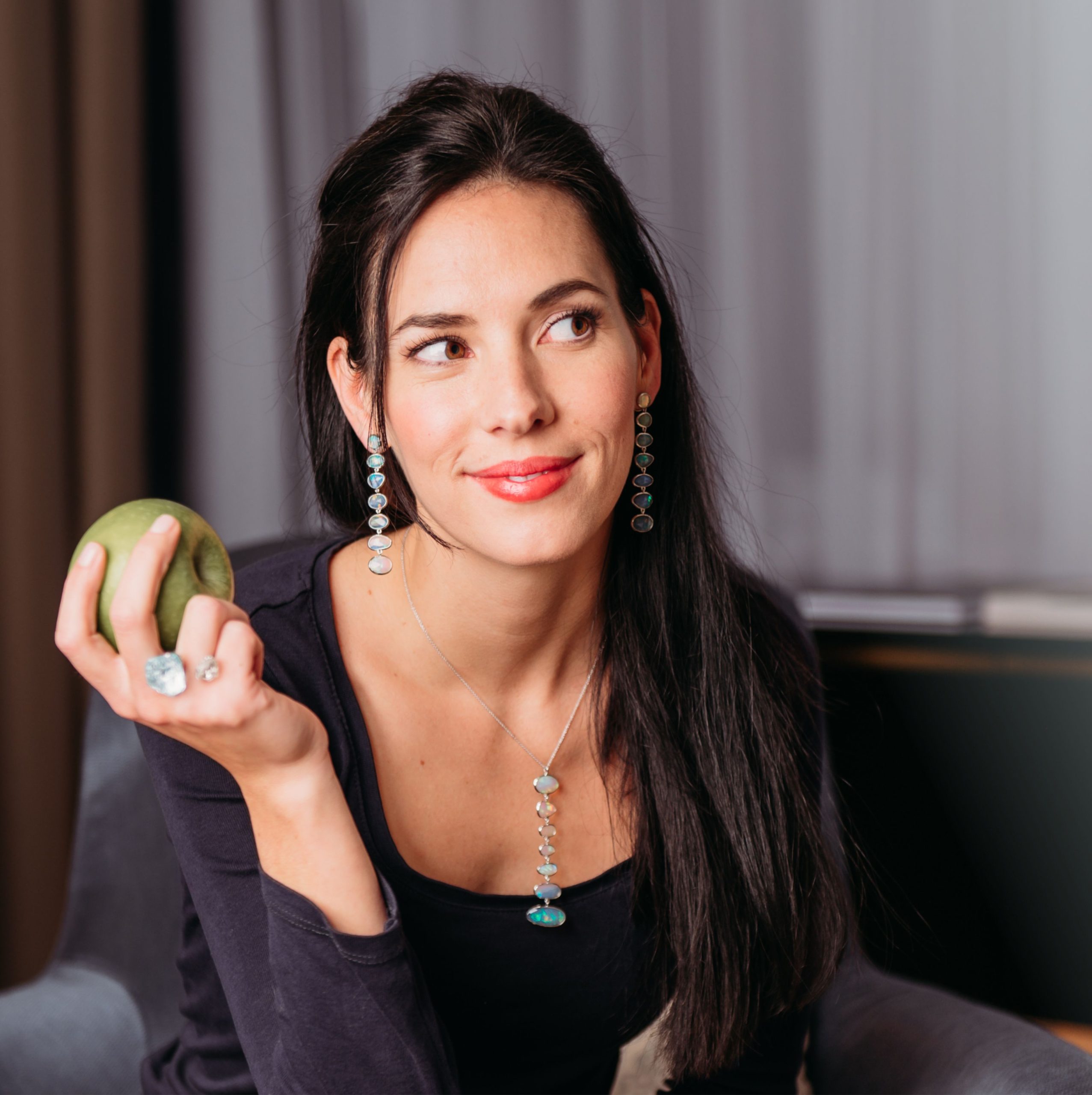 Opal-Ohrringe mit blauen Saphiren