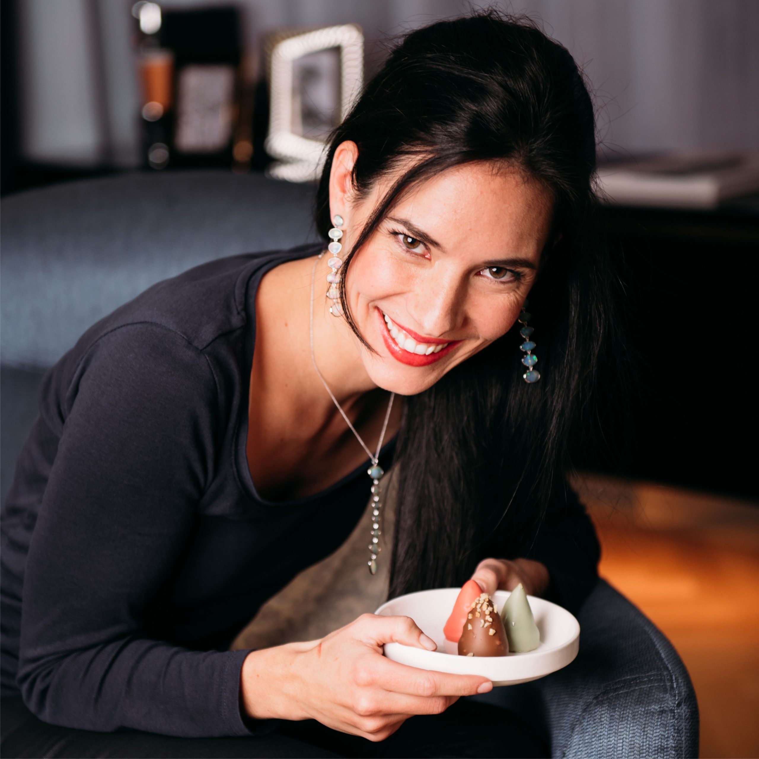 Opal-Ohrringe mit blauen Saphiren