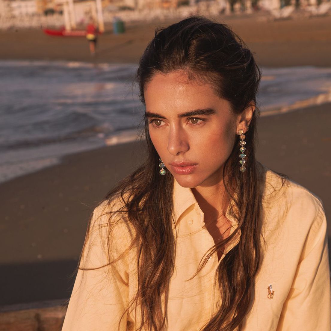 Opal-Ohrringe mit blauen Saphiren