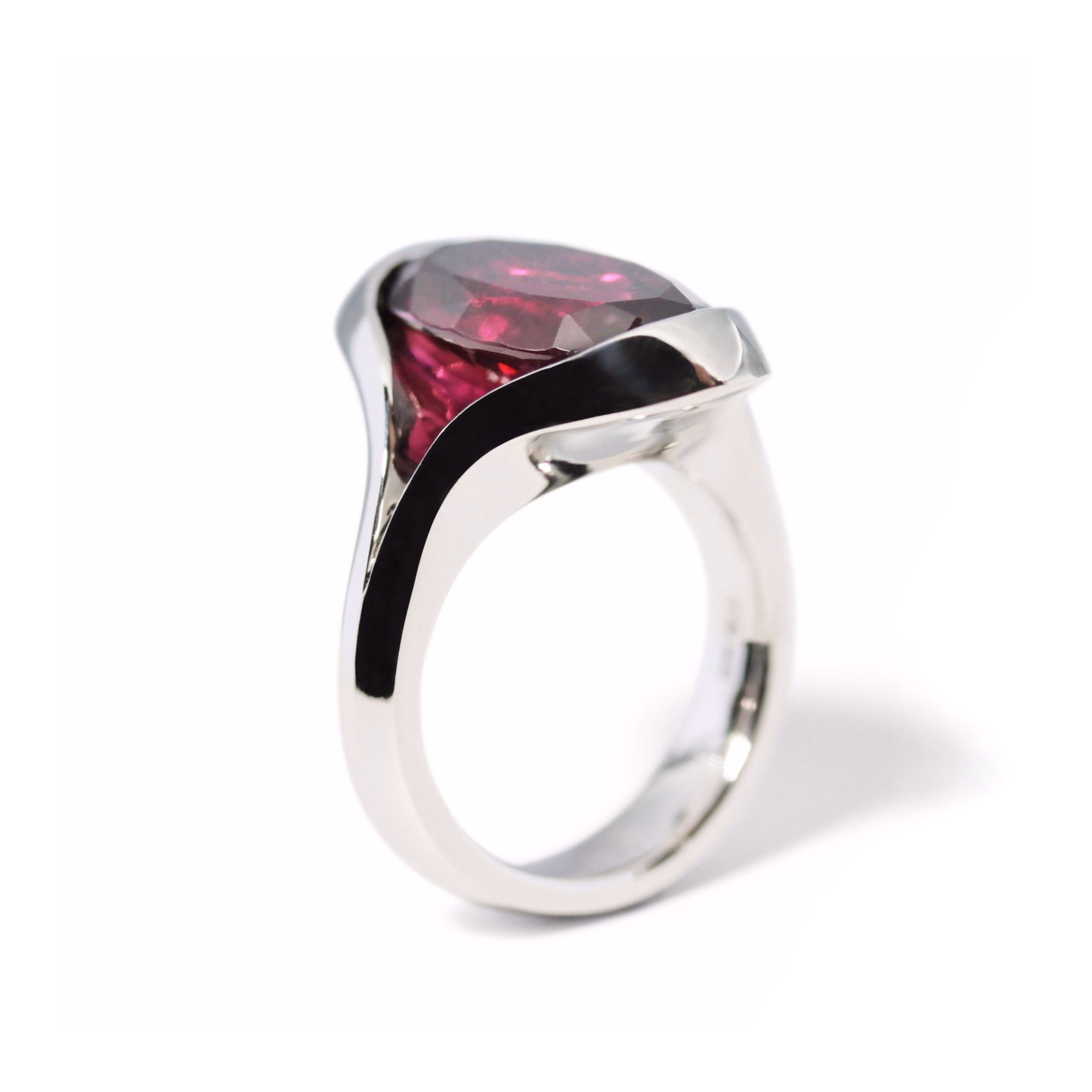 Julie-Ring 6-Karat-Rubellit