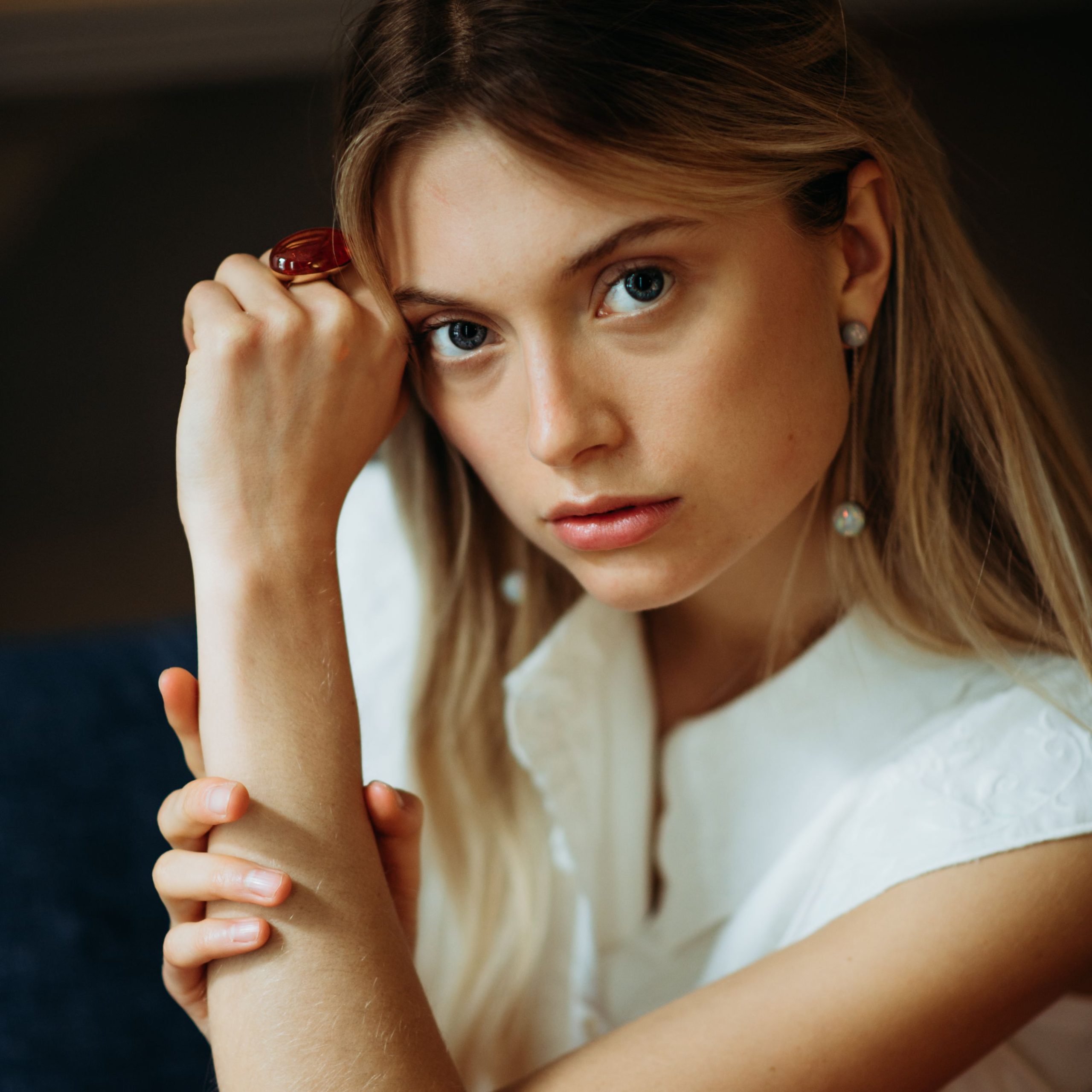 Opal-Kugel Platinohrringe