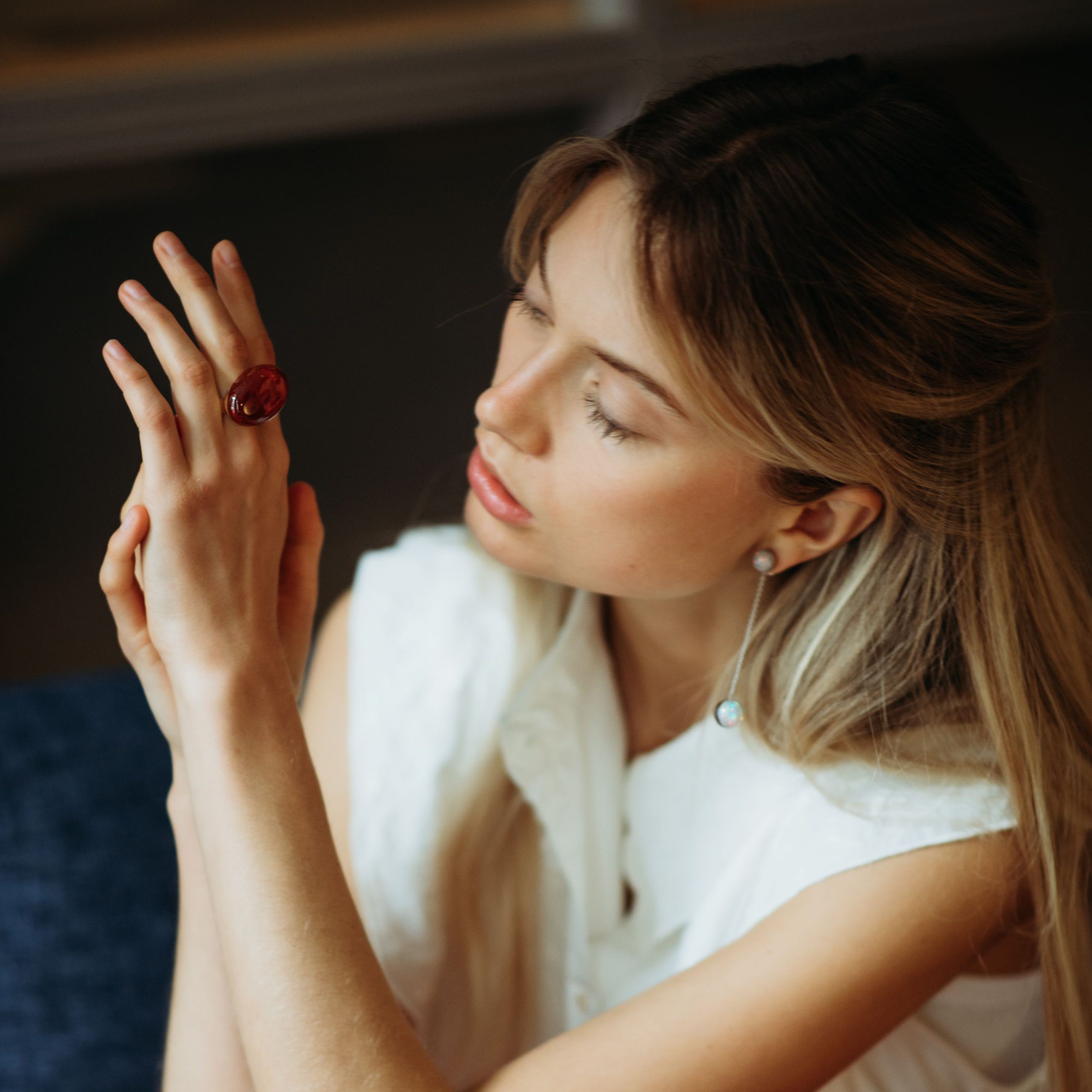 Opal-Kugel Platinohrringe