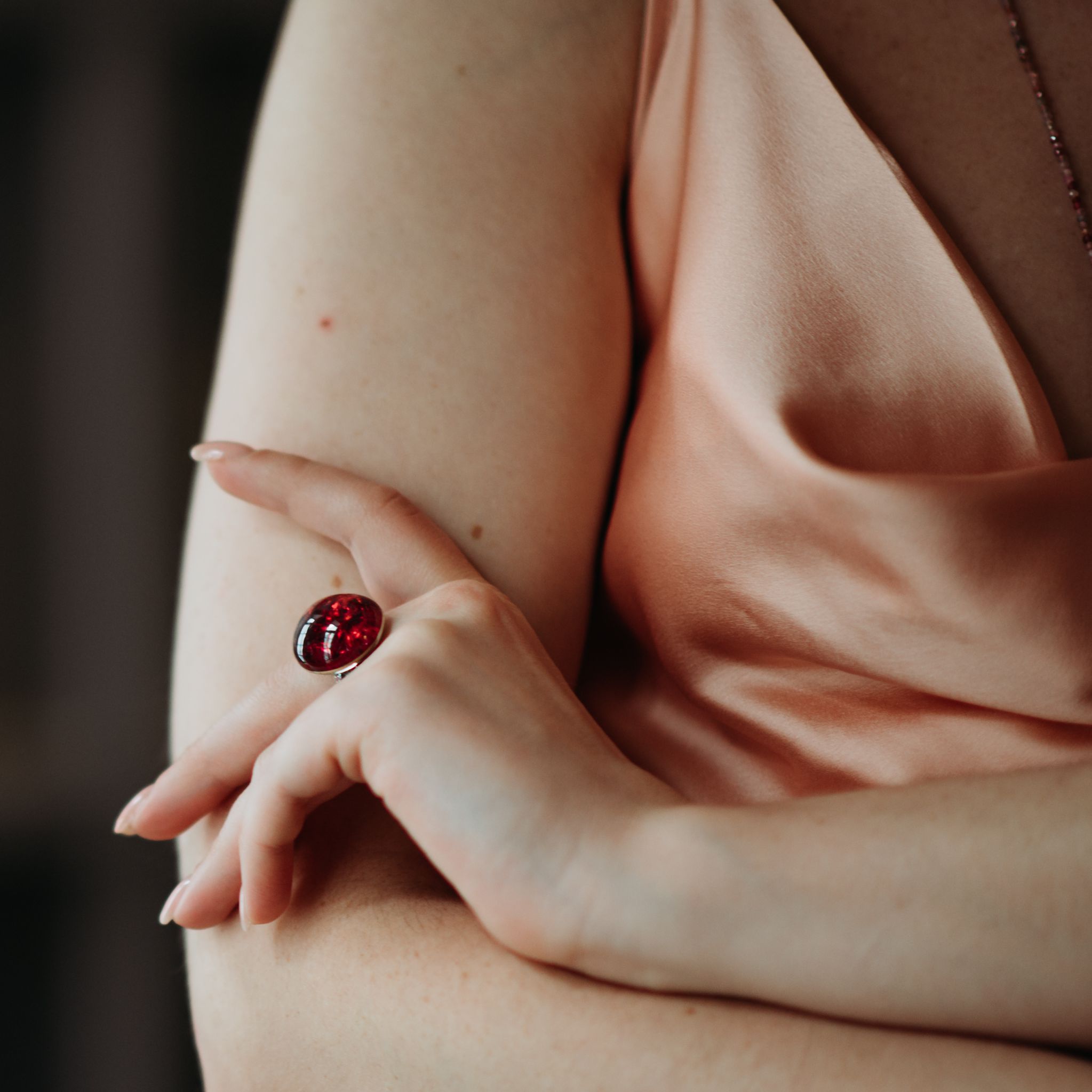 Rubellit Cocktailring mit Saphiren